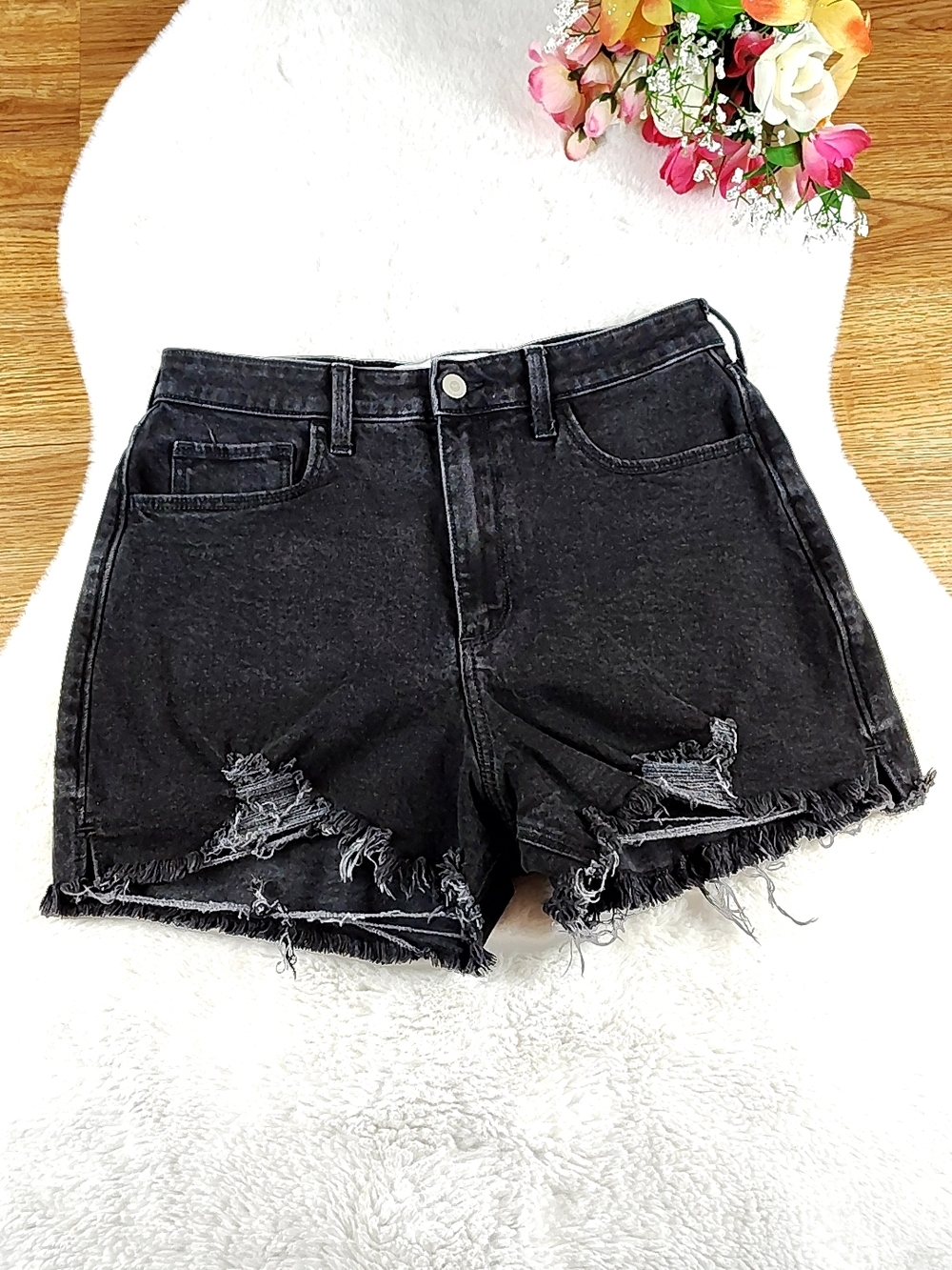 Hollister Curvy Ultra High Rise Mom Shorts 3" Distressed Summer Shorts Sz 11 /10